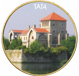 // 1 euró, Tata – az „Élővizek városa”, egyedi színes érme, CuNi, Európai Unió, 2002-2023 // Géza fejedelem 972-ben alapította, de Szent István emelte igazi várossá és a királyság központjává. A királyság kezdetétől a török hódoltság kezdetéig kizárólagos