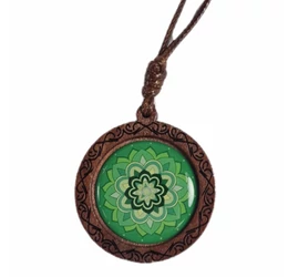 Mandala, zöld - a bőség színe, fa medál nyaklánccal